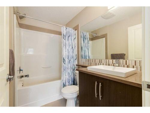 147 Ascot Point Sw, Calgary, AB - Indoor Photo Showing Bathroom
