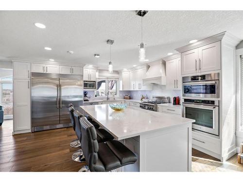 1416 Russell Road Ne, Calgary, AB - Indoor Photo Showing Kitchen With Upgraded Kitchen