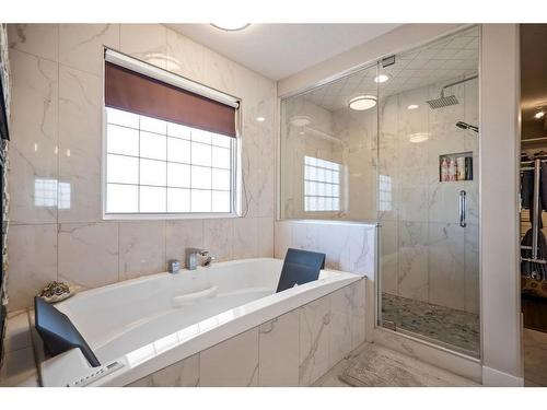 1416 Russell Road Ne, Calgary, AB - Indoor Photo Showing Bathroom