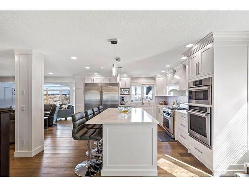1416 Russell Road Ne, Calgary, AB - Indoor Photo Showing Kitchen With Upgraded Kitchen