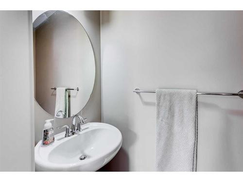 169 Auburn Crest Green Se, Calgary, AB - Indoor Photo Showing Bathroom