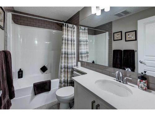 169 Auburn Crest Green Se, Calgary, AB - Indoor Photo Showing Bathroom