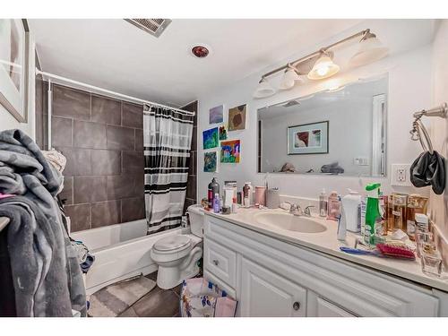 202-635 57 Avenue Sw, Calgary, AB - Indoor Photo Showing Bathroom