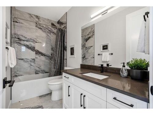 3112 14 Avenue Sw, Calgary, AB - Indoor Photo Showing Bathroom