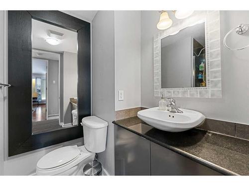 203-706 15 Avenue Sw, Calgary, AB - Indoor Photo Showing Bathroom