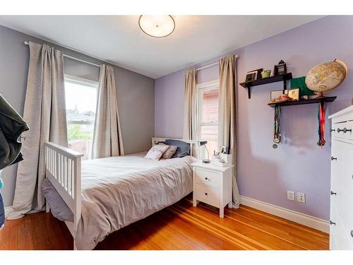 68 6 Street Ne, Calgary, AB - Indoor Photo Showing Bedroom