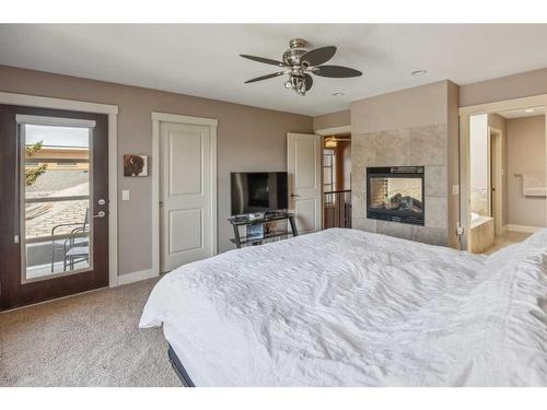 422 38 Street Sw, Calgary, AB - Indoor Photo Showing Bedroom