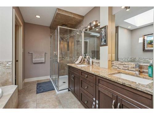 422 38 Street Sw, Calgary, AB - Indoor Photo Showing Bathroom