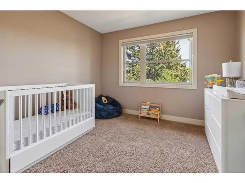 422 38 Street Sw, Calgary, AB - Indoor Photo Showing Bedroom