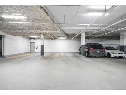 1307-510 6 Avenue Se, Calgary, AB - Indoor Photo Showing Garage