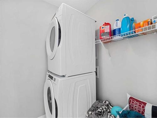 784 Osborne Drive Sw, Airdrie, AB - Indoor Photo Showing Laundry Room