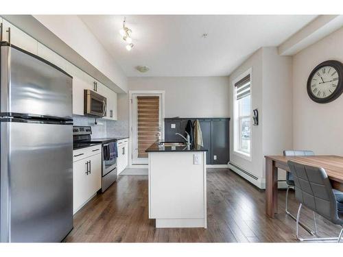 301-1740 9 Street Nw, Calgary, AB - Indoor Photo Showing Kitchen