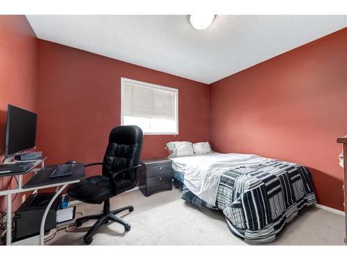 68 Prestwick Cove Se, Calgary, AB - Indoor Photo Showing Bedroom