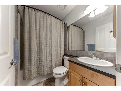 68 Prestwick Cove Se, Calgary, AB - Indoor Photo Showing Bathroom