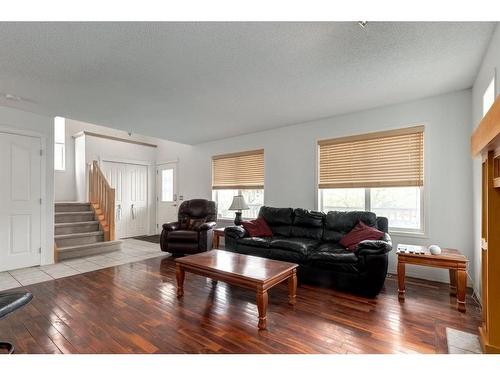 68 Prestwick Cove Se, Calgary, AB - Indoor Photo Showing Living Room