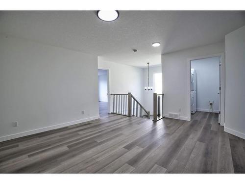 87 Hotchkiss Manor Se, Calgary, AB - Indoor Photo Showing Other Room