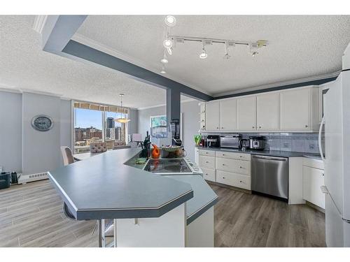 1150-1001 13 Avenue Sw, Calgary, AB - Indoor Photo Showing Kitchen