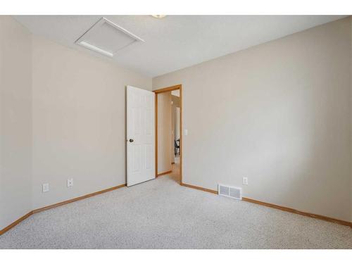 32 Sierra Nevada Rise Sw, Calgary, AB - Indoor Photo Showing Other Room