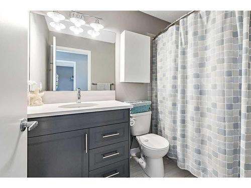 54 Walgrove Link Se, Calgary, AB - Indoor Photo Showing Bathroom