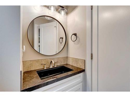 12 Strathcona Crescent Sw, Calgary, AB - Indoor Photo Showing Bathroom