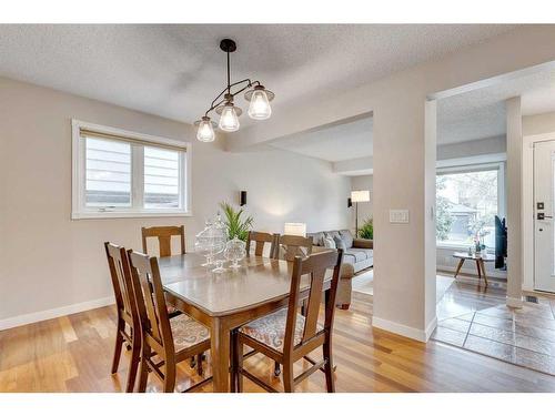 12 Strathcona Crescent Sw, Calgary, AB - Indoor Photo Showing Dining Room