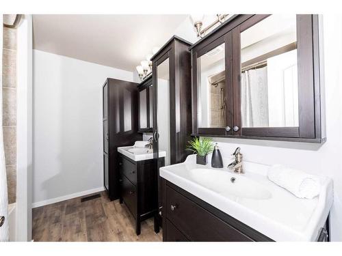 19 Dry Creek Bay, Airdrie, AB - Indoor Photo Showing Bathroom