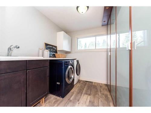 19 Dry Creek Bay, Airdrie, AB - Indoor Photo Showing Laundry Room