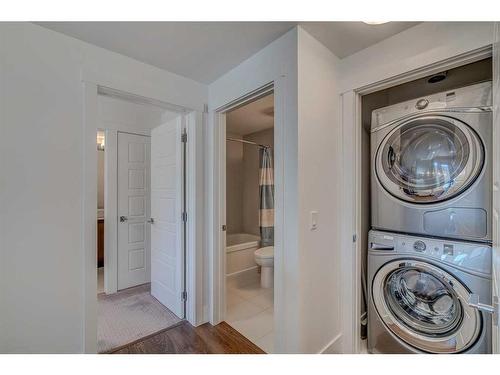 305-3320 3 Avenue Nw, Calgary, AB - Indoor Photo Showing Laundry Room
