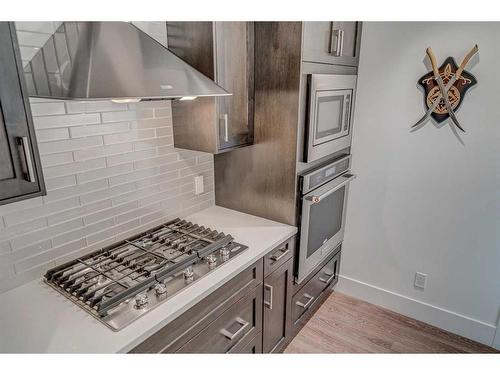 305-3320 3 Avenue Nw, Calgary, AB - Indoor Photo Showing Kitchen