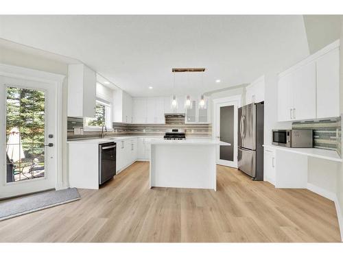 159 Schiller Crescent Nw, Calgary, AB - Indoor Photo Showing Kitchen With Stainless Steel Kitchen With Upgraded Kitchen