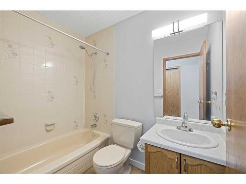 140 Sanderling Rise Nw, Calgary, AB - Indoor Photo Showing Bathroom