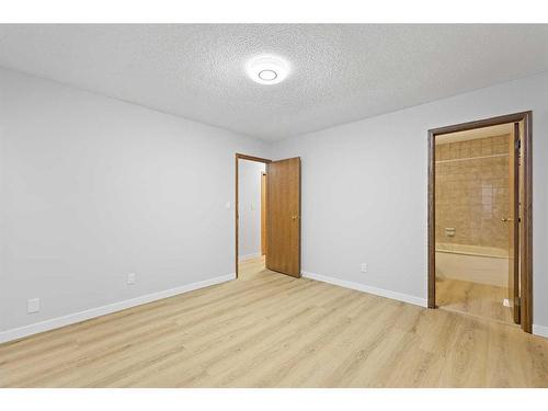 140 Sanderling Rise Nw, Calgary, AB - Indoor Photo Showing Other Room