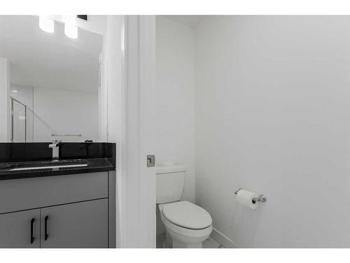 273 Herron Mews Ne, Calgary, AB - Indoor Photo Showing Bathroom