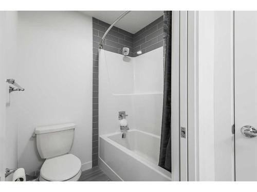 273 Herron Mews Ne, Calgary, AB - Indoor Photo Showing Bathroom