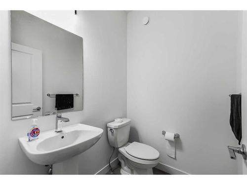 273 Herron Mews Ne, Calgary, AB - Indoor Photo Showing Bathroom