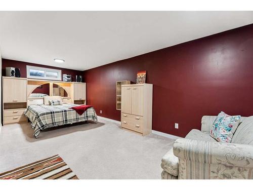 7644 Hunterburn Hill Nw, Calgary, AB - Indoor Photo Showing Bedroom