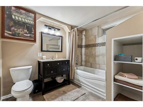 7644 Hunterburn Hill Nw, Calgary, AB - Indoor Photo Showing Bathroom