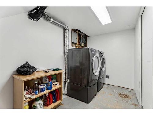7644 Hunterburn Hill Nw, Calgary, AB - Indoor Photo Showing Laundry Room