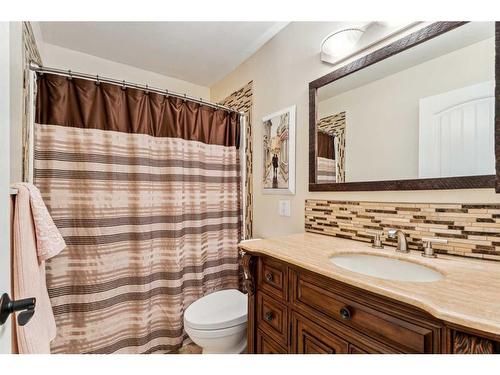 7644 Hunterburn Hill Nw, Calgary, AB - Indoor Photo Showing Bathroom