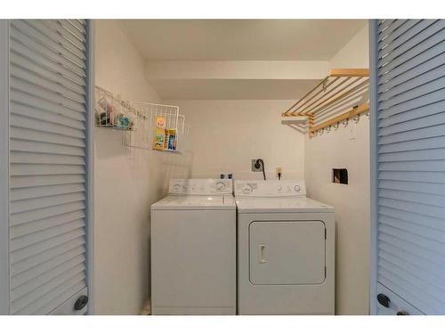 3507 49 Street Sw, Calgary, AB - Indoor Photo Showing Laundry Room