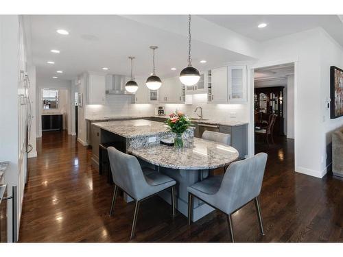 7211 Kananaskis Drive Sw, Calgary, AB - Indoor Photo Showing Dining Room