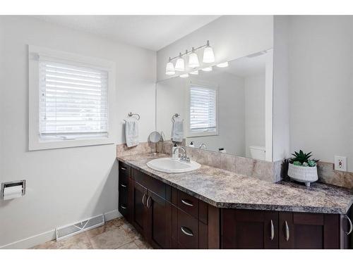 7211 Kananaskis Drive Sw, Calgary, AB - Indoor Photo Showing Bathroom