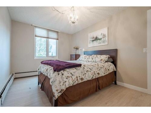 406-4944 Dalton Drive Nw, Calgary, AB - Indoor Photo Showing Bedroom