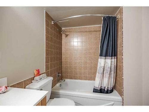 406-4944 Dalton Drive Nw, Calgary, AB - Indoor Photo Showing Bathroom