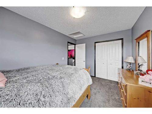 26 Chaparral Valley Green Se, Calgary, AB - Indoor Photo Showing Bedroom