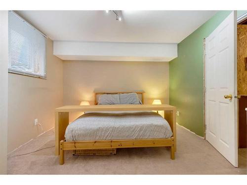 21 Deer River Green Se, Calgary, AB - Indoor Photo Showing Bedroom