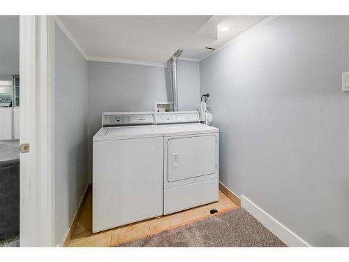 314 10 Avenue Ne, Calgary, AB - Indoor Photo Showing Laundry Room
