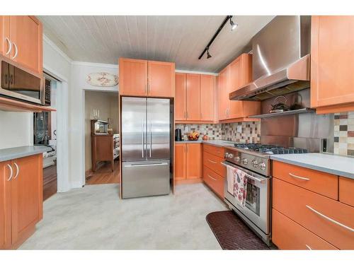 314 10 Avenue Ne, Calgary, AB - Indoor Photo Showing Kitchen With Stainless Steel Kitchen