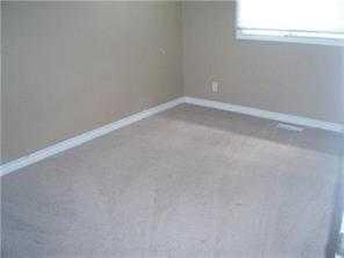 626 Rundleside Drive, Calgary, AB - Indoor Photo Showing Other Room