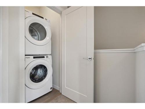 701-400 Belmont Street Sw, Calgary, AB - Indoor Photo Showing Laundry Room